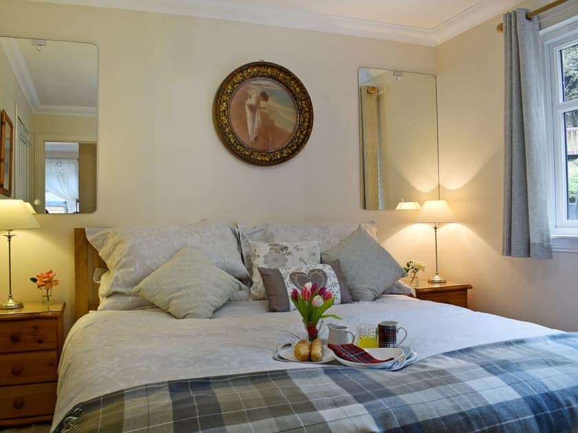 Attractively decorated double bedroom with kingsize bed | Dream Cottage, Strathyre, near Callander