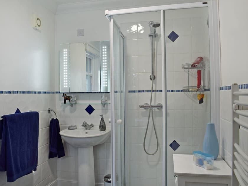 En-suite with shower cubicle to double bedroom | Dream Cottage, Strathyre, near Callander