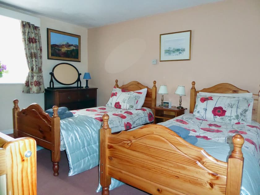 Comfy twin bedroom | The White House, Moulin, Pitlochry