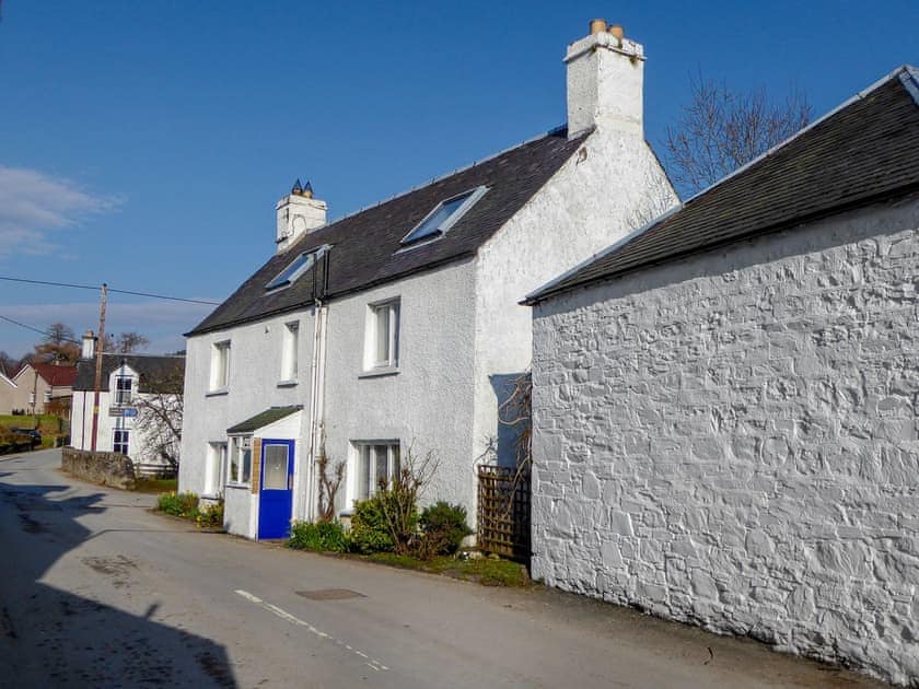 Wonderful 17th-century cottage | The White House, Moulin, Pitlochry