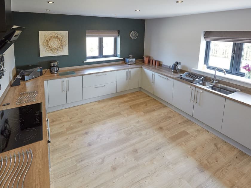 Comprehensively appointed fitted kitchen | Field Maple Barn - Ashlin Farm Barns, Dunholme, near Lincoln