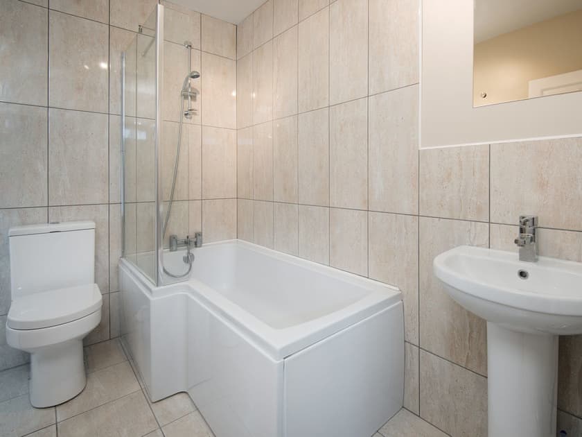 Bathroom with shower over bath | Callander’s, Gatehouse of Fleet