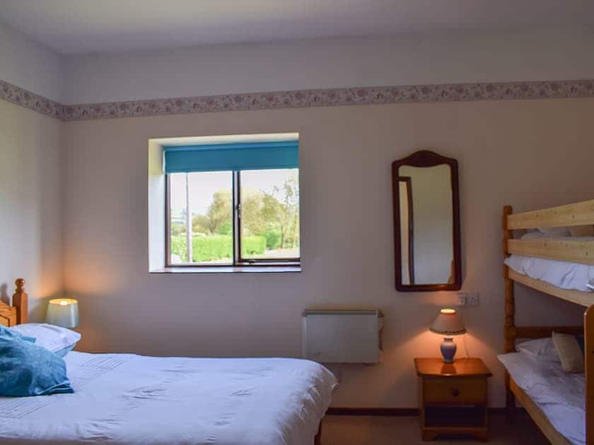 Family bedroom | Appletree - Chilton Farm, Brighstone
