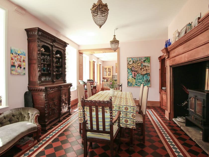 Accommodating dining room | Raithby Hall, Raithby, near Horncastle