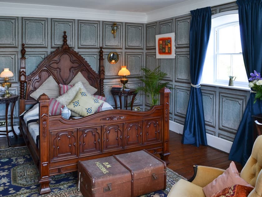 Lovely double bedroom | Raithby Hall, Raithby, near Horncastle