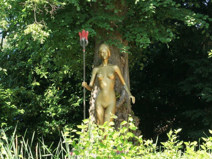 Garden features | Raithby Hall, Raithby, near Horncastle