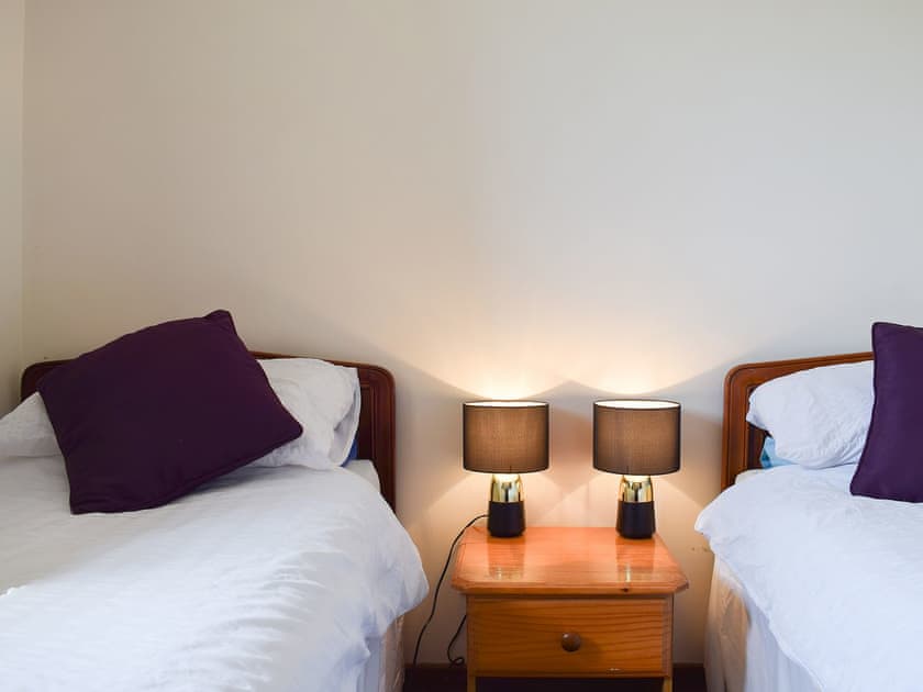 Twin bedroom | Cherry - Chilton Farm, Brighstone