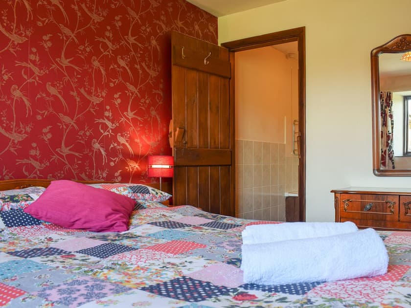 Double bedroom | Cherry - Chilton Farm, Brighstone
