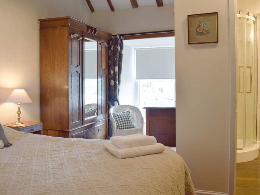 Comfortable double bedroom with en-suite | Cam Cottage, Kettlewell, near Grassington