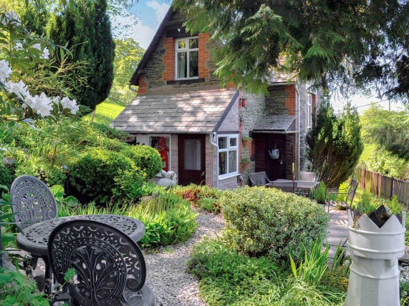 Pretty sitting out area | Colomendy Lodge, Corwen