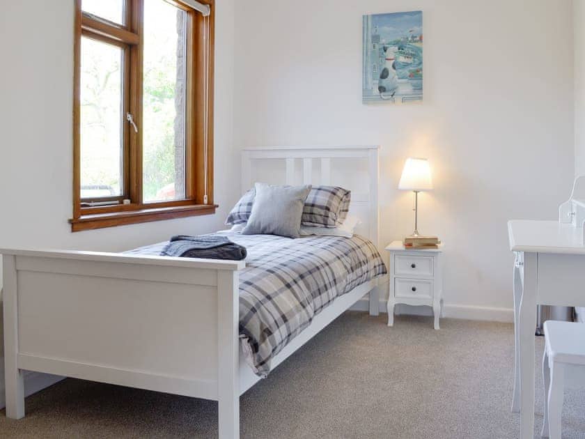 Light and airy single bedroom | Sweet Hope, St Cyrus, near Montrose