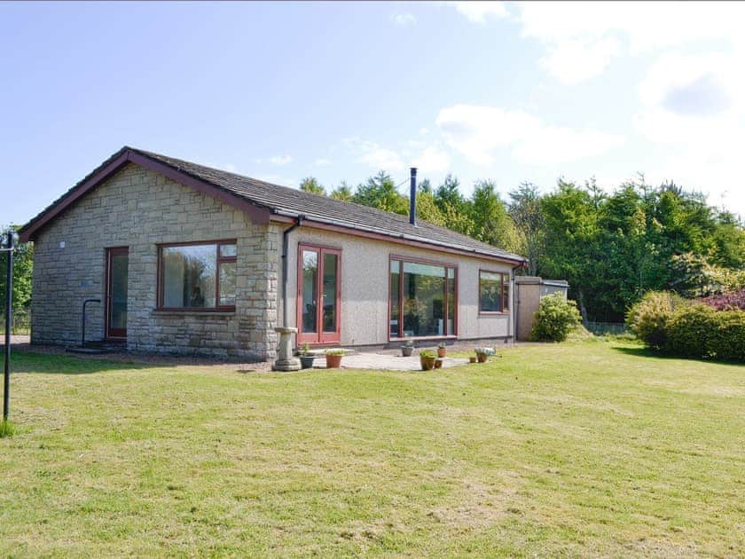 Spacious lawned garden | Sweet Hope, St Cyrus, near Montrose