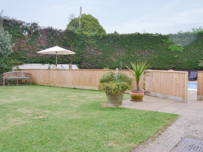 Lawned garden area | Linnets, Fitzhead, near Wivelscombe