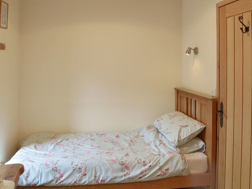 Twin bedroom | Orchard View Barn - Little Clyst William Farm Cottages, Plymtree, near Cullompton
