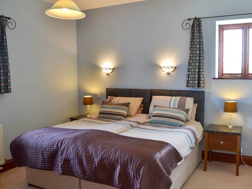 Twin bedroom with zip and link beds | Trescowthick Barn, St Newlyn, near Newquay