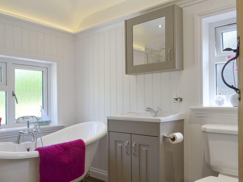 Family bathroom with roll-top bath and separate shower cubicle | Bryn Salem - Cewydd Cottages, Cwm-Cewydd, near Machynlleth