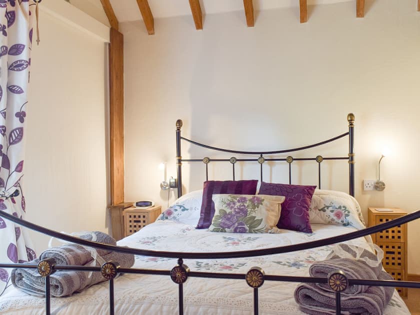 Comfortable double bedroom | The Cotes, Upper Welland, near Malvern