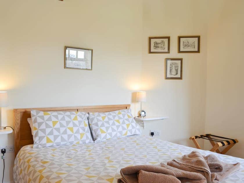 Warm and welcoming double bedroom | Stables Cottage - Mackinder Farms, Brayton, Selby