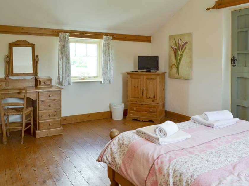 Dressing area within the double bedroom | Four Bays - Struncheon Hill Farm, Brandesburton, near Bridlington