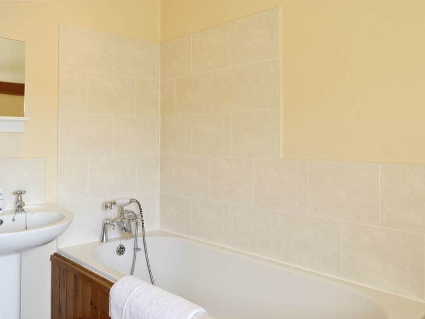 First floor family bathroom | Four Bays - Struncheon Hill Farm, Brandesburton, near Bridlington