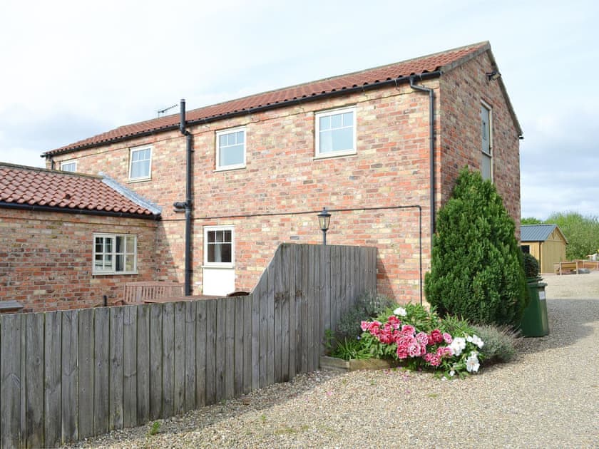 Lovely holiday home with enclosed patio area | Four Bays - Struncheon Hill Farm, Brandesburton, near Bridlington