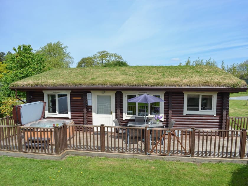 Quirky turf-roofed cabin | Pheasant Lodge - Mackinder Farms, Brayton, Selby