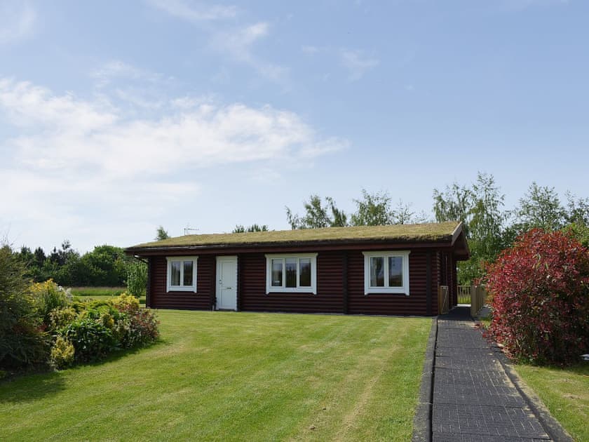 Superb pine-built eco-cabin with turf roof | Quail Lodge - Mackinder Farms, Brayton, Selby