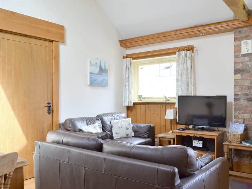 Welcoming living area | Meadow View - Struncheon Hill Farm, Brandesburton, near Bridlington
