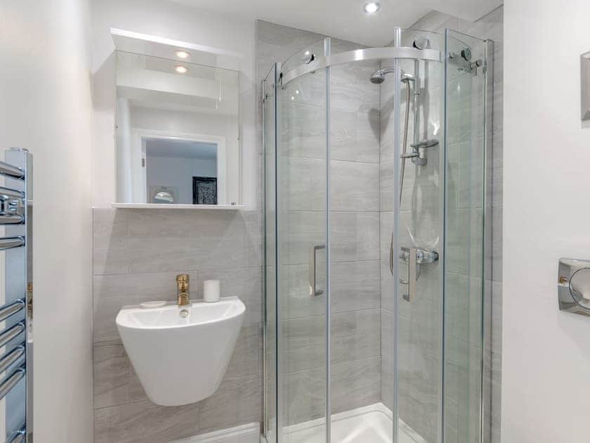 En-suite shower room | The Ropery - Cyana Cottages, Whitby
