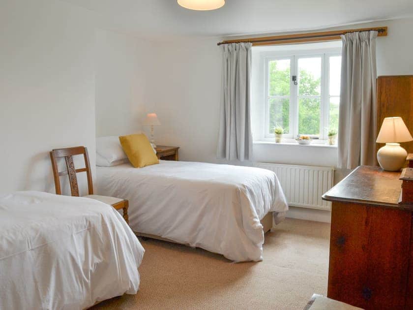 Good-sized twin bedroom | Chaplands, Beaford, near Great Torrington