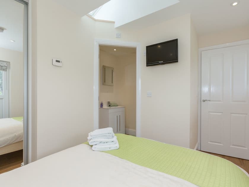 Double bedroom with en-suite | Sherwood Forest Lodge 1 - Sherwood Forest Lodges, Kings Clipstone, near Mansfield