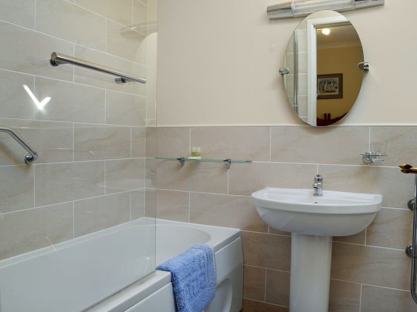 En-suite with shower over bath | Waterwheel - Maidenholm, Dalbeattie, near Dumfries