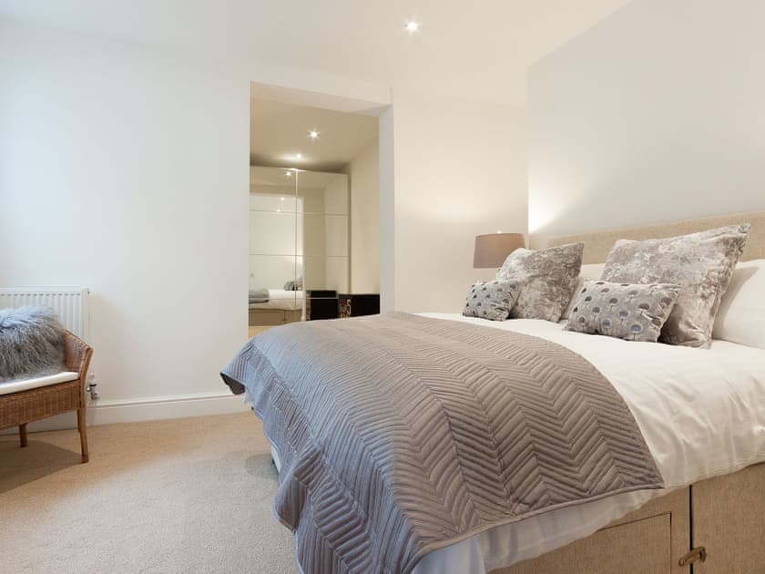Warm and welcoming double bedroom | Seaview, Dartmouth