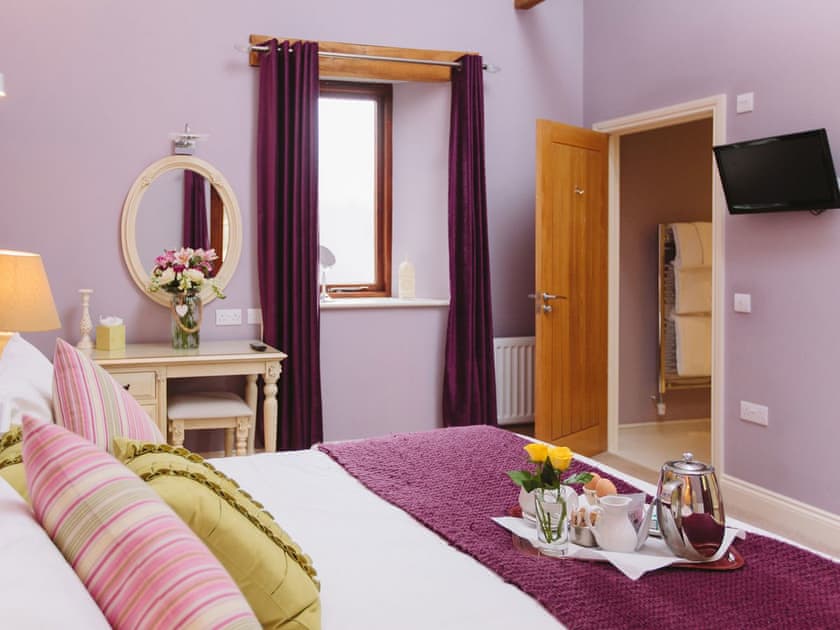 Comfortable en-suite double bedroom | Watson Cottage, Castle Carrock, near Brampton
