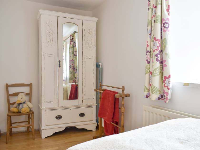 Light and airy twin bedroom | Brookside, Langthwaite, near Reeth