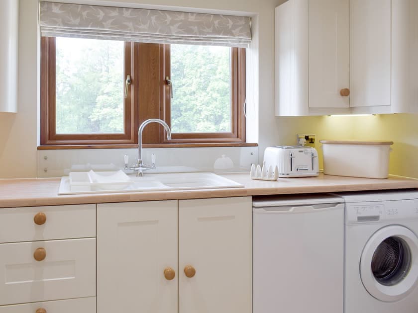 Well-equipped fitted kitchen | Woodpecker Cottage - Corgill Farm Cottages, Bolton-by-Bowland