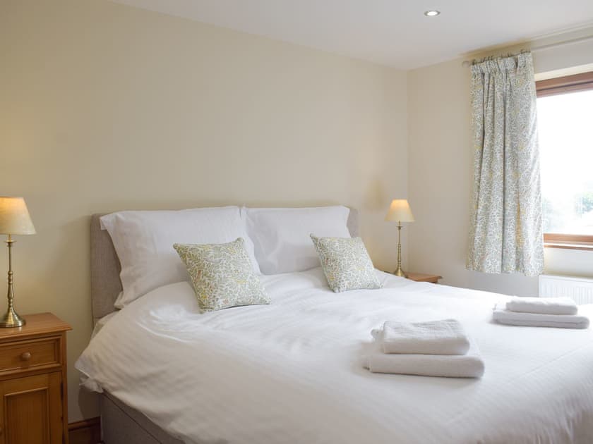 Relaxing en-suite double bedroom | Woodpecker Cottage - Corgill Farm Cottages, Bolton-by-Bowland