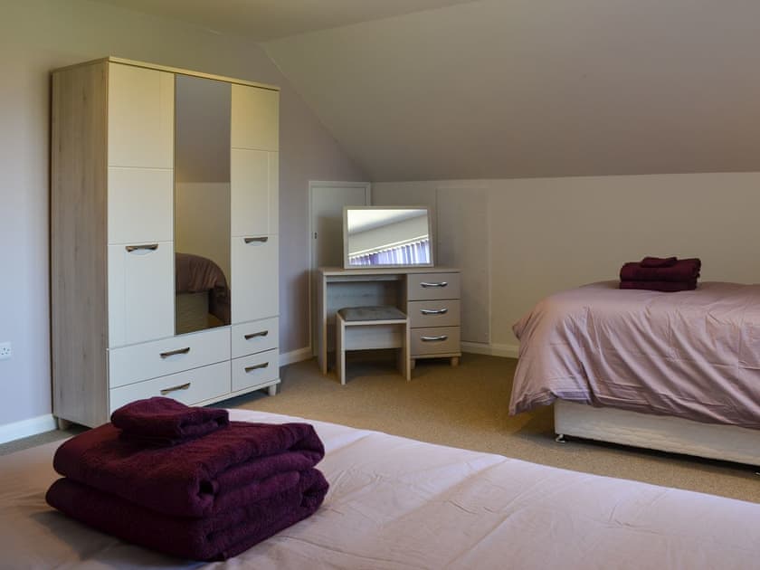 Twin bedroom | Lucy’s Lodge - Wallrudding Farm Cottages, Doddington, near Lincoln