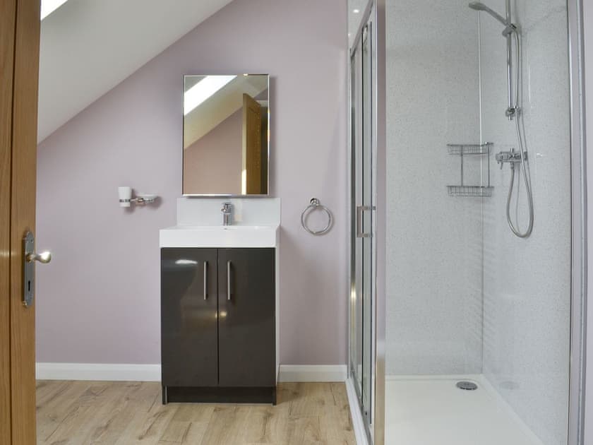 Shower room | Lucy’s Lodge - Wallrudding Farm Cottages, Doddington, near Lincoln