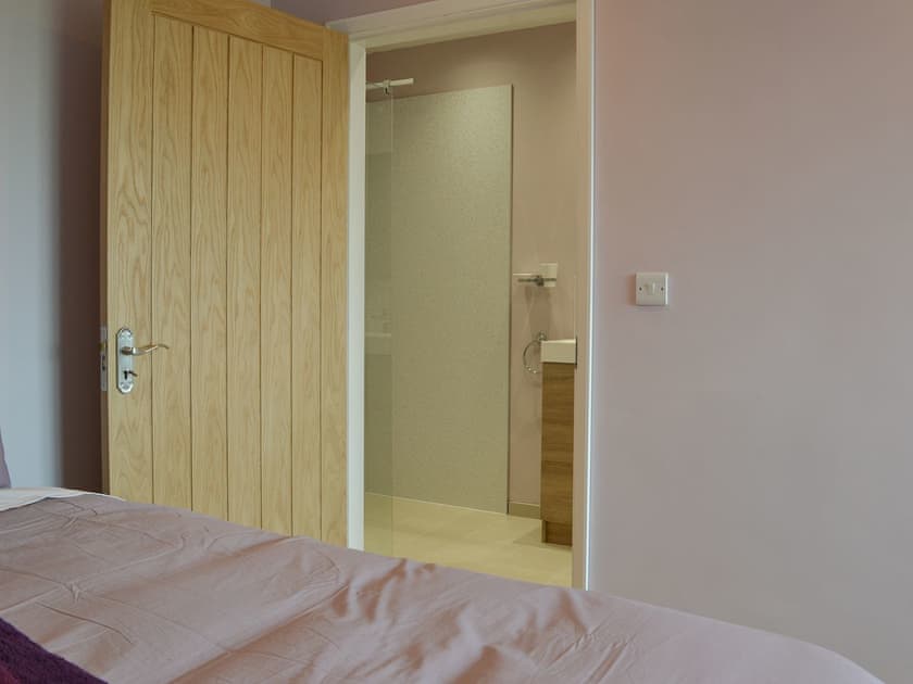 En-suite | Aimmee’s Lodge - Wallrudding Farm Cottages, Doddington, near Lincoln