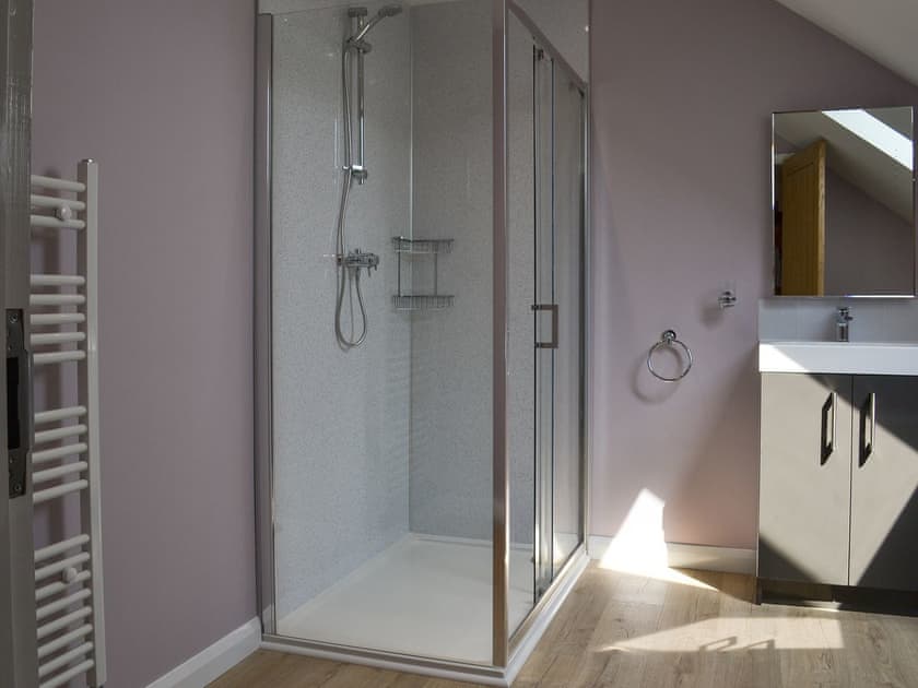 Shower room | Aimmee’s Lodge - Wallrudding Farm Cottages, Doddington, near Lincoln