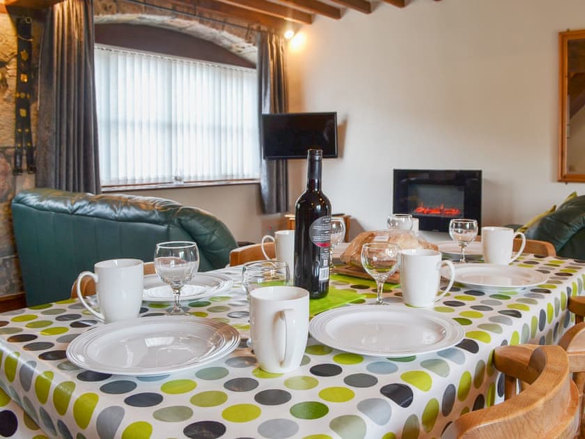 Open plan living space | Hen Stabl - Parciau Farm Cottages, Caernarfon
