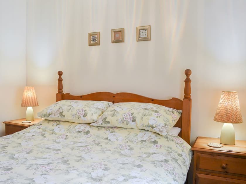 Double bedroom | Hen Stabl - Parciau Farm Cottages, Caernarfon