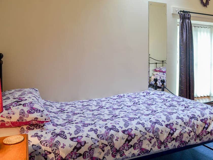 Twin bedroom | Hen Stabl - Parciau Farm Cottages, Caernarfon