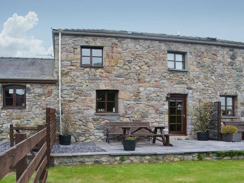 Exterior | Llofft Yr Yd - Parciau Farm Cottages, Caernarfon