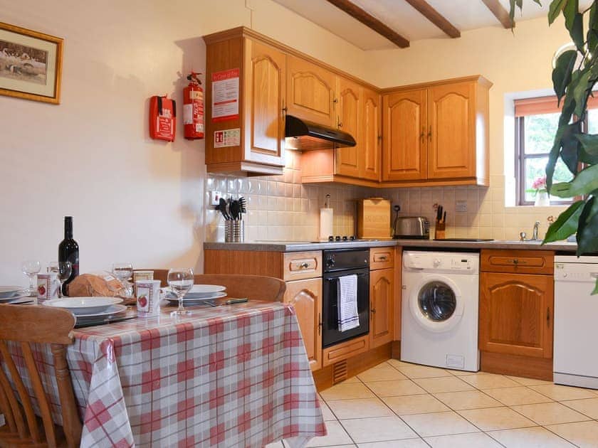Open plan living space | Beudy Mawr - Parciau Farm Cottages, Caernarfon