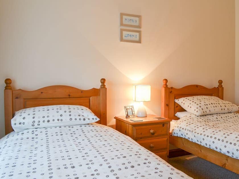 Twin bedroom | Beudy Mawr - Parciau Farm Cottages, Caernarfon