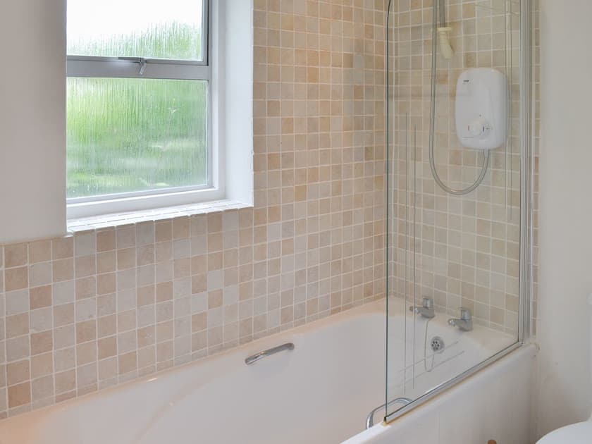 Bathroom with shower over the bath | Topsail, Noss Mayo