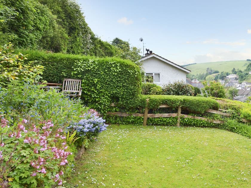 Lawned garden with far-reaching views | Topsail, Noss Mayo