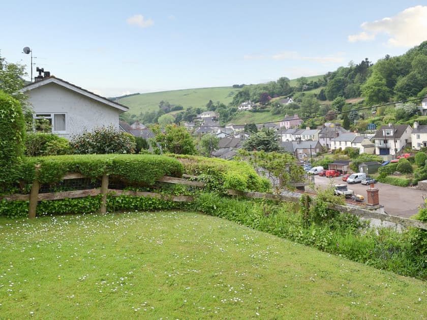 Lawned garden with far-reaching views | Topsail, Noss Mayo